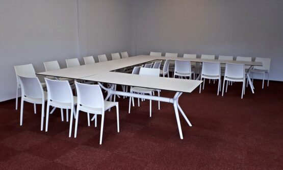 stoly biale air designerskie konferencyjne wypozyczalnia wynajem