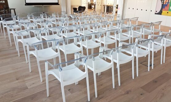 krzesla biale carmen glamour przezroczyste eventowe wynajem 1