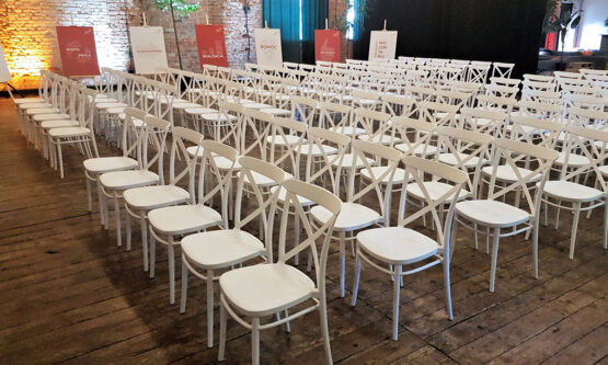 krzesla cross biale wynajem mebli eventowych amadeo