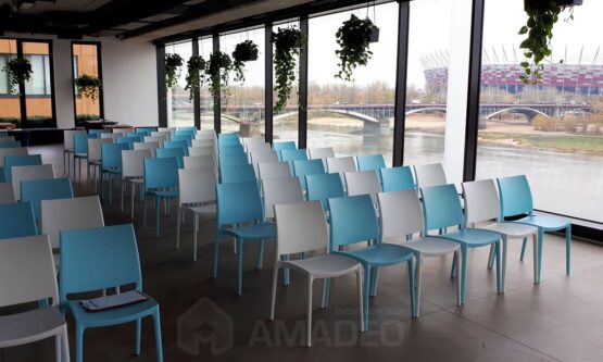 niebieskie krzesla konferencyjne Maya wynajem Warszawa