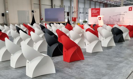 wynajem czerwonych krzesel super design amadeo